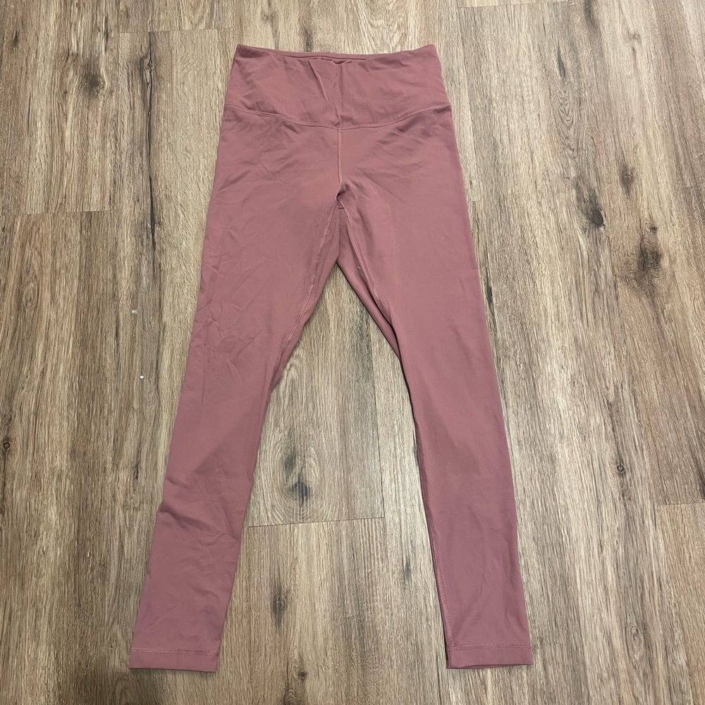 Yogalicious leggings size M.  Material 86% Polyester 14% Spandex.
